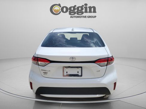 Used 2022 Toyota Corolla LE FWD image 3