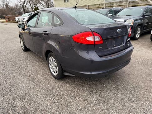 Used 2013 Ford Fiesta SE image 2