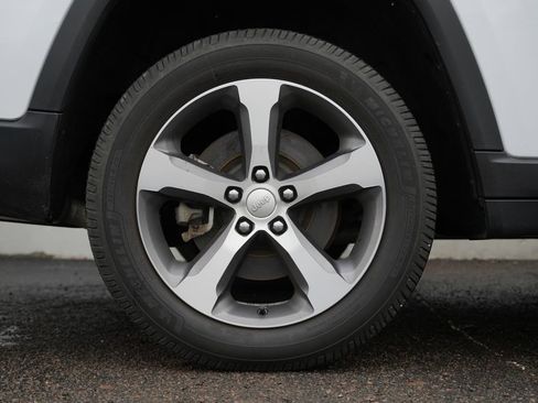 Used 2023 Jeep Grand Cherokee L Limited w/ Luxury Tech Group II image 9