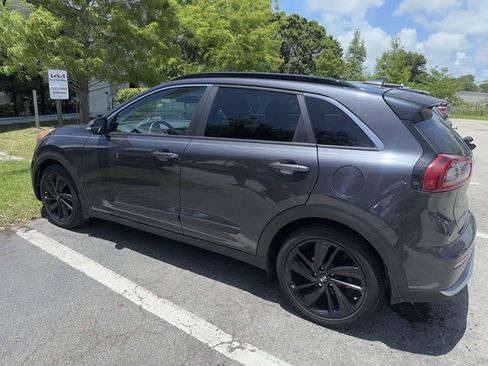Used 2018 Kia Niro EX w/ EX Touring Graphite Edition FWD image 5