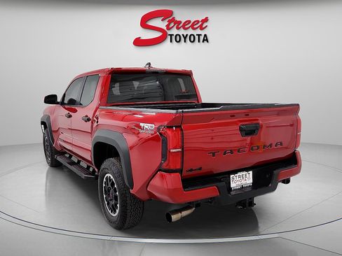 Certified 2025 Toyota Tacoma TRD Off-Road image 3