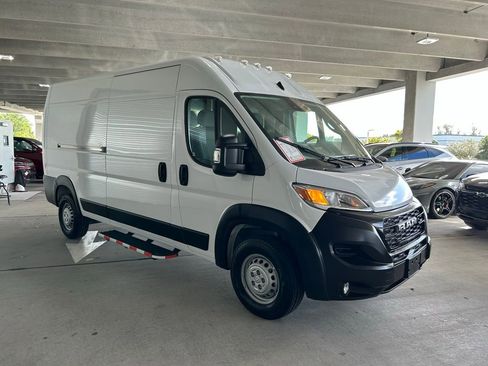 Used 2025 RAM ProMaster 2500 w/ Convenience Group image 7