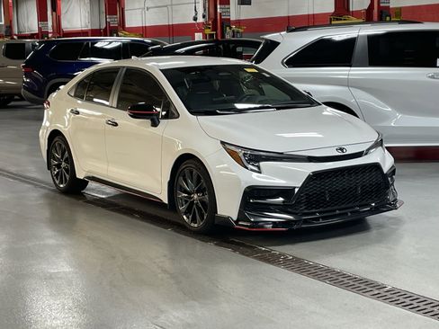 Used 2025 Toyota Corolla SE image 2