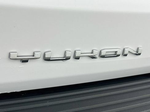 Used 2025 GMC Yukon XL AT4 AWD/4WD image 29