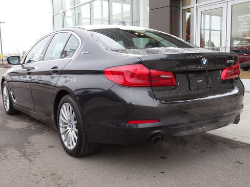 Used 2019 BMW 530e xDrive w/ Convenience Package image 3