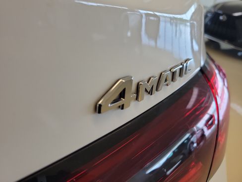 Used 2024 Mercedes-Benz GLC 300 4MATIC image 10