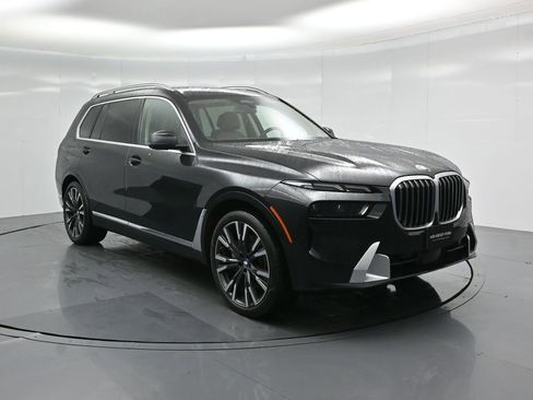 Used 2023 BMW X7 xDrive40i w/ Parking Assistance Package image 57
