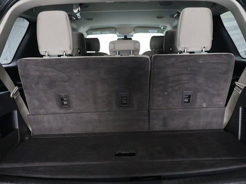 Used 2019 Ford Expedition XLT image 17