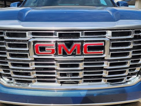 New 2026 GMC Yukon Denali w/ Denali Reserve Package image 9