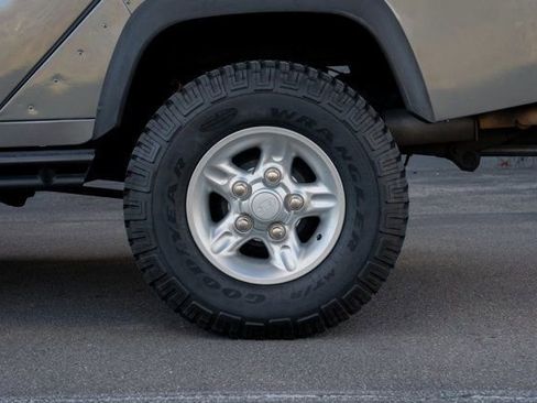 Used 1993 Land Rover Defender 110 image 32