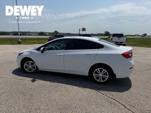 Used 2017 Chevrolet Cruze LT w/ Convenience Package FWD image 9