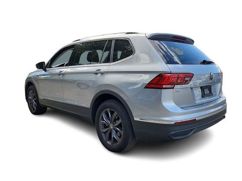 Certified 2022 Volkswagen Tiguan SE image 4