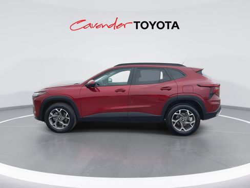 Used 2025 Chevrolet Trax LT FWD image 5