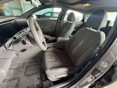 Used 2025 Hyundai Elantra SEL image 36