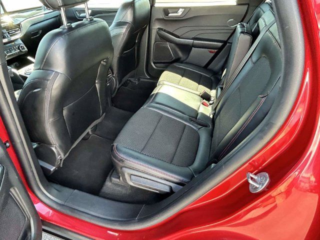 Used 2025 Ford Escape ST-Line Select AWD/4WD image 14