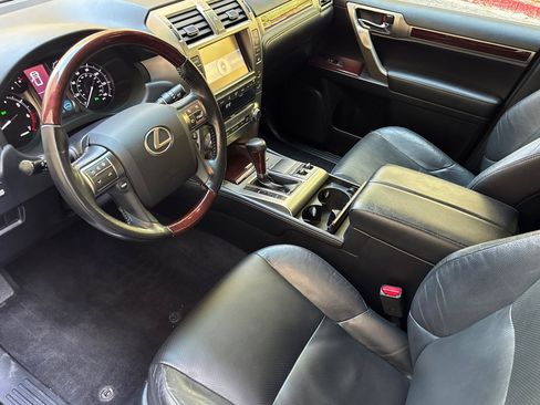 Used 2018 Lexus GX 460 Premium w/ Premium Package AWD/4WD image 4