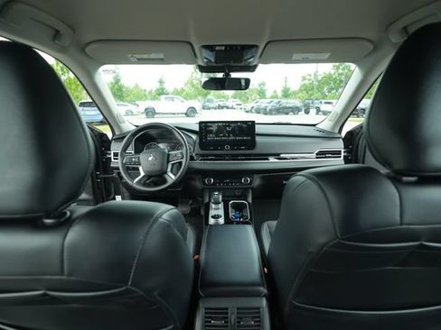 Used 2025 Mitsubishi Outlander SE FWD image 24