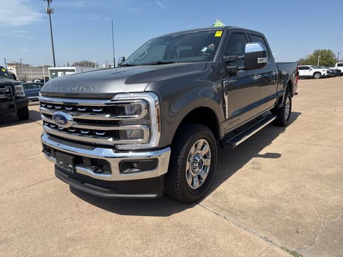 Used 2025 Ford F250 Lariat w/ Chrome Package image 3