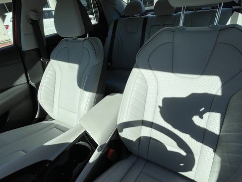 Used 2025 Hyundai Elantra Limited image 21