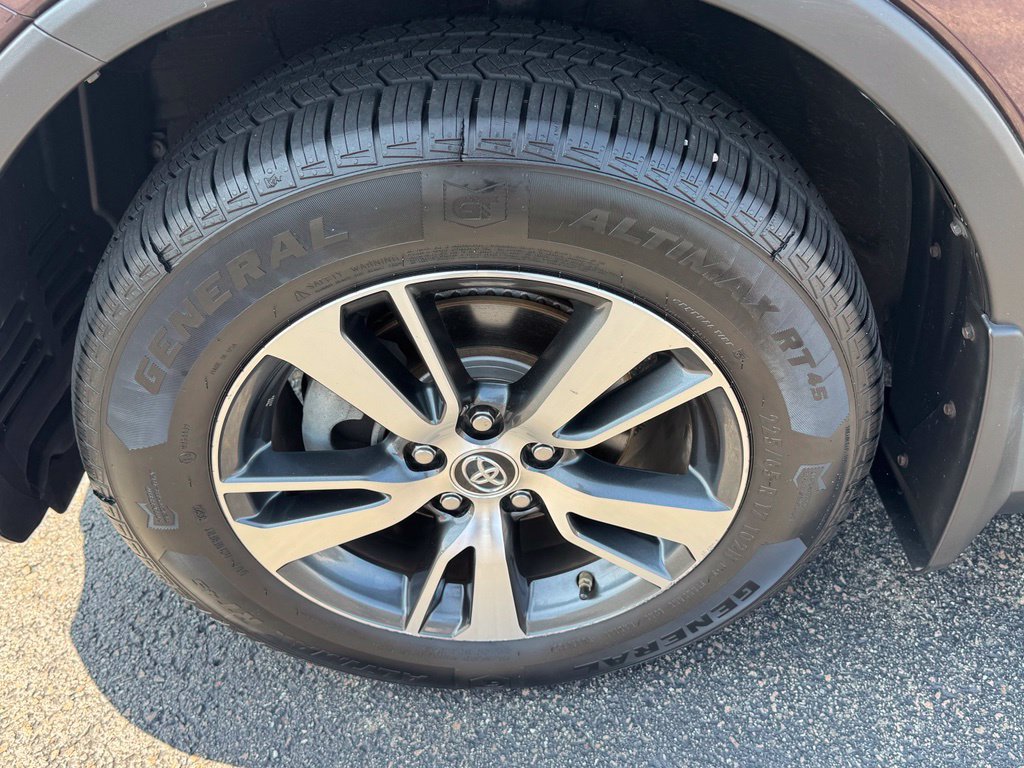 Used 2018 Toyota RAV4 XLE w/ Plus Extra Value Package AWD/4WD image 36