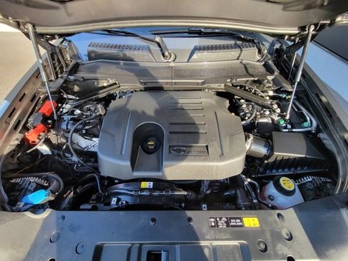 Used 2025 Land Rover Defender 110 S image 11