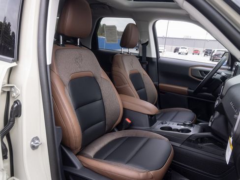 Used 2025 Ford Bronco Sport Outer Banks w/ Sasquatch Outer Banks Package AWD/4WD image 23