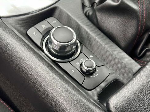 Used 2016 MAZDA MX-5 Miata Club RWD image 9