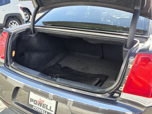 Used 2019 Chrysler 300 Limited RWD image 19