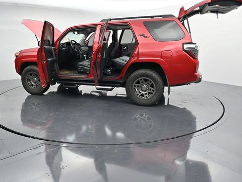 Used 2020 Toyota 4Runner TRD Off-Road Premium w/ Moonroof Package AWD/4WD image 28