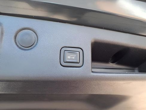 Used 2018 Chevrolet Equinox LT w/ Sun & Infotainment Package image 28