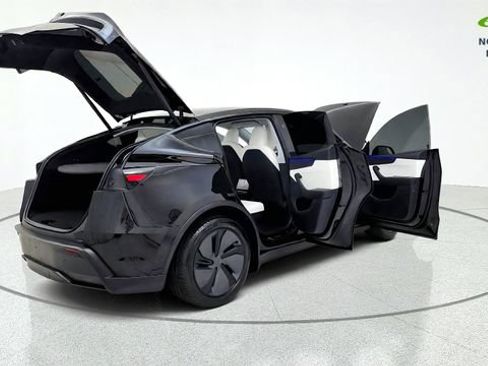 Used 2026 Tesla Model Y 2WD image 19