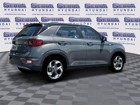 Used 2025 Hyundai Venue Limited image 8