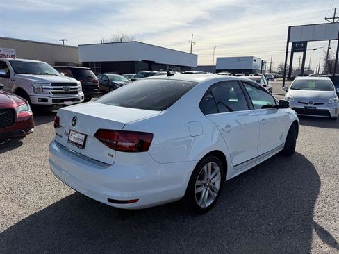 Used 2017 Volkswagen Jetta SEL image 4