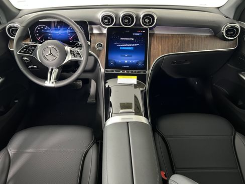 Used 2026 Mercedes-Benz GLC 300 4MATIC image 22