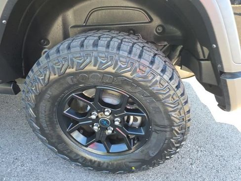 Used 2024 Jeep Wrangler Unlimited AWD/4WD image 30