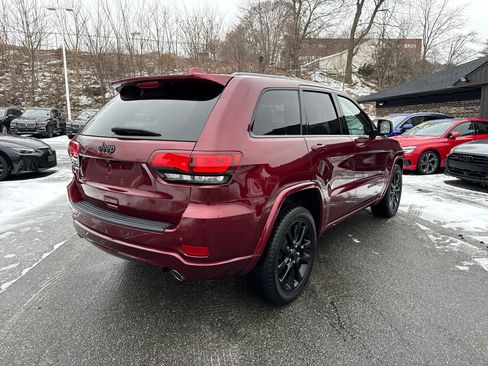 Used 2018 Jeep Grand Cherokee Altitude image 14