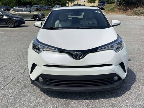 Used 2018 Toyota C-HR XLE FWD image 2