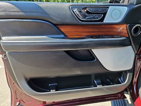 Used 2019 Lincoln Navigator Reserve AWD/4WD image 14