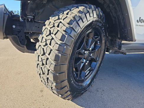 Used 2023 Jeep Gladiator Willys image 35