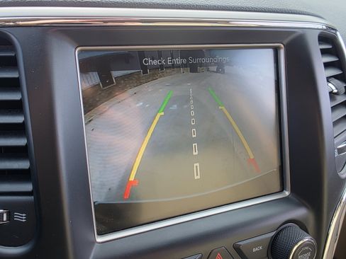 Used 2014 Jeep Grand Cherokee Limited image 3