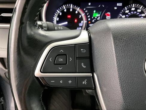 Used 2023 Toyota Highlander XLE AWD/4WD image 10