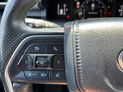 Used 2025 Toyota 4Runner SR5 AWD/4WD image 27