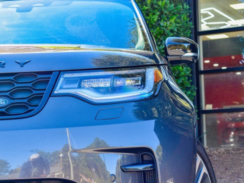 Used 2023 Land Rover Discovery HSE R-Dynamic image 4