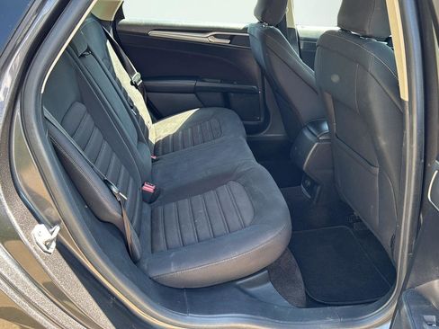 Used 2018 Ford Fusion SE FWD image 22