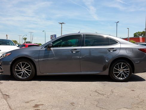 Used 2016 Lexus ES 350 w/ Luxury Package w/Wood Trim FWD image 4