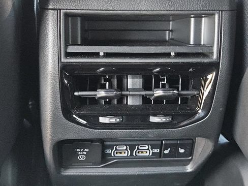 Used 2025 Jeep Grand Cherokee Limited w/ Luxury Tech Group II RWD image 39