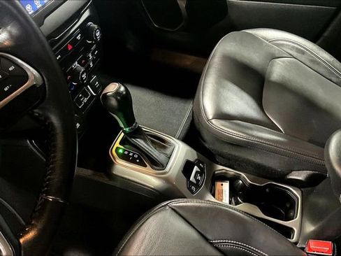 Used 2020 Jeep Renegade Limited AWD/4WD image 17