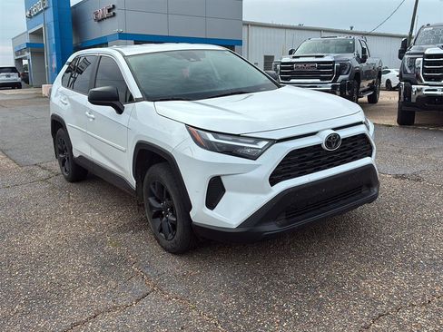 Used 2024 Toyota RAV4 LE FWD image 7