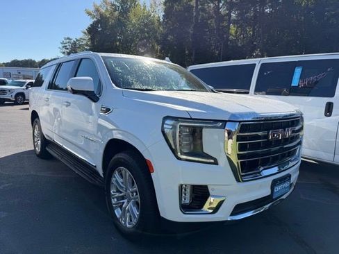 Used 2024 GMC Yukon XL SLT AWD/4WD image 3