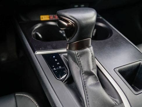 Used 2024 Lexus UX 250h FWD image 23